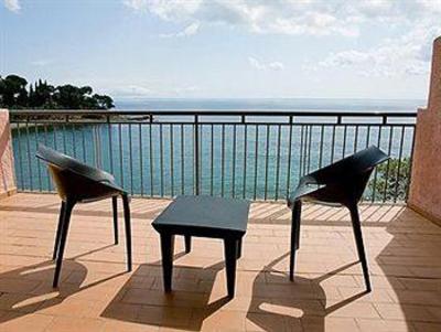 фото отеля Grifeu Hotel Llanca