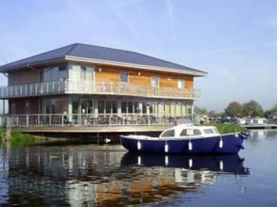 фото отеля Pilling's Lock Marina Penthouse
