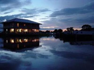 фото отеля Pilling's Lock Marina Penthouse