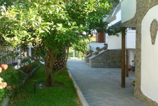 фото отеля Fantasia Studios And Apartments