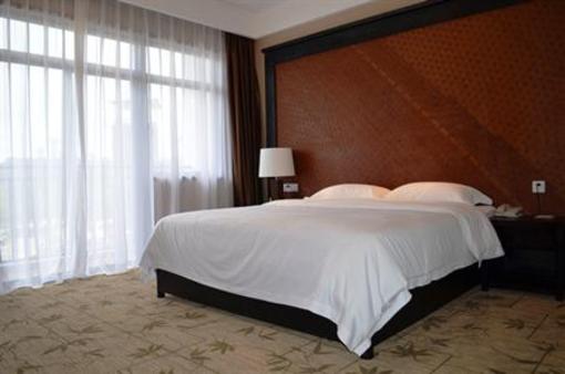 фото отеля Pine & Bamboo Bay Resort