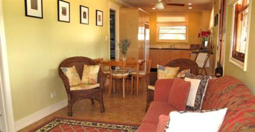 фото отеля Jacaranda Creek Farmstay & B&B
