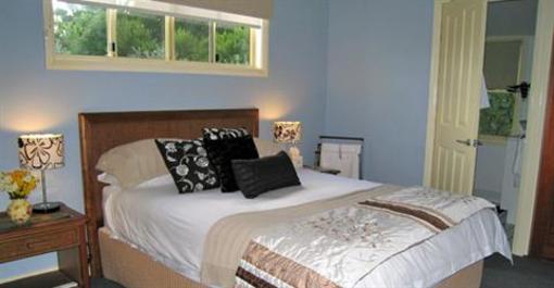 фото отеля Jacaranda Creek Farmstay & B&B