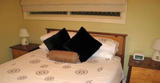 фото отеля Jacaranda Creek Farmstay & B&B