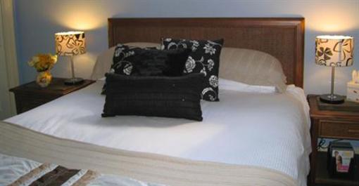 фото отеля Jacaranda Creek Farmstay & B&B