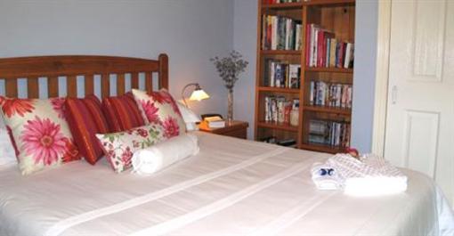 фото отеля Jacaranda Creek Farmstay & B&B