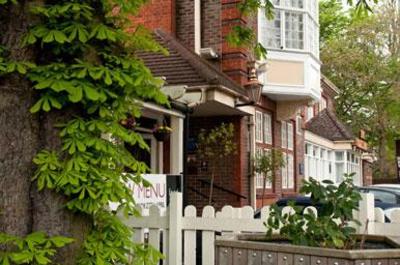 фото отеля Innkeeper's Lodge Woking
