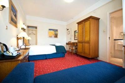 фото отеля Innkeeper's Lodge Woking