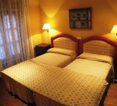 фото отеля Apartamentos San Roque Llanes
