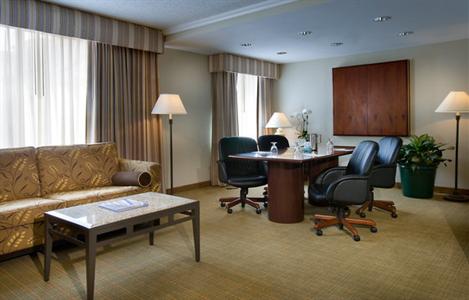 фото отеля Embassy Suites Chevy Chase Pavilion Washington D.C.