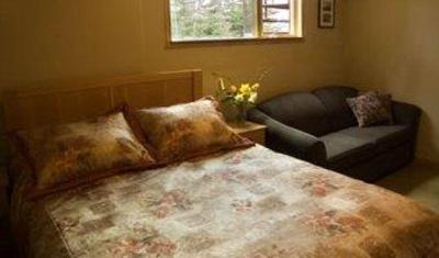 фото отеля Eh Canadian Lodge