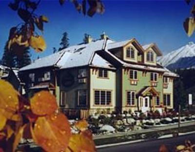 фото отеля Creekside Country Inn Canmore