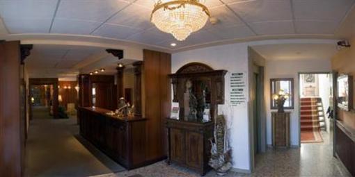 фото отеля Hostal La Salle