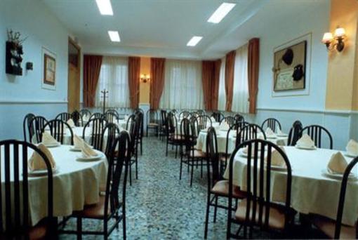фото отеля Hostal La Salle