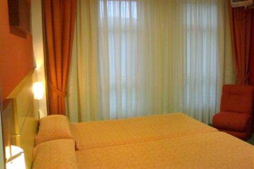 фото отеля Hostal La Salle