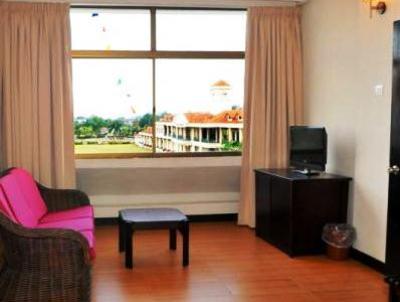 фото отеля Lodge 18 Hotel