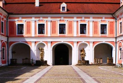 фото отеля Hotel Zamek Cerveny Hradek
