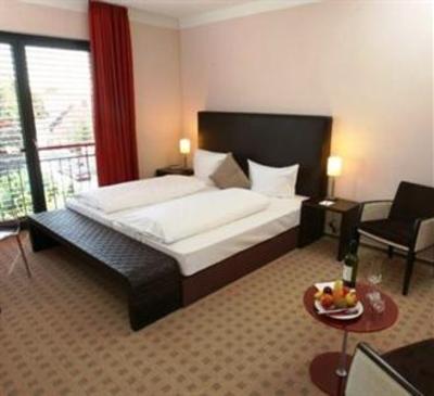 фото отеля Zwo Hotel And Restaurant