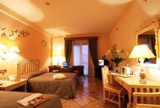фото отеля Holiday Inn Resort Naples Castel Volturno