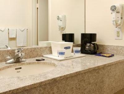 фото отеля Travelodge Hampton