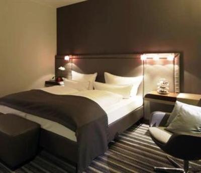 фото отеля Steigenberger Airport Hotel Berlin
