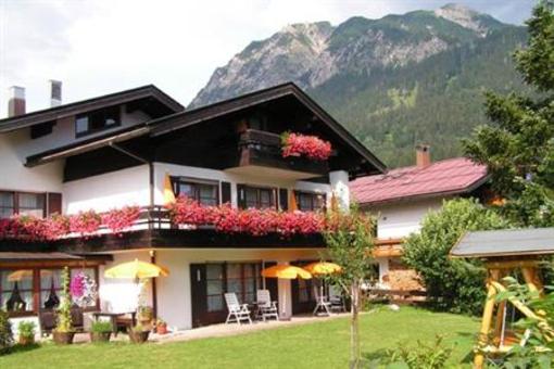 фото отеля Appartementhaus Sonnenheim Oberstdorf