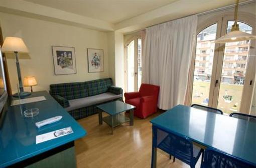 фото отеля Apartamentos Adelaida