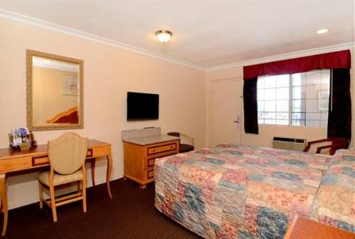 фото отеля Americas Best Value Inn Corona