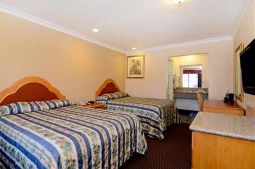 фото отеля Americas Best Value Inn Corona