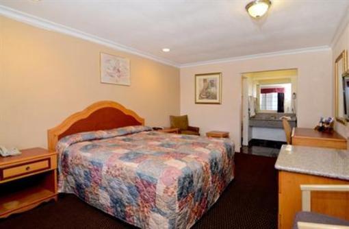 фото отеля Americas Best Value Inn Corona