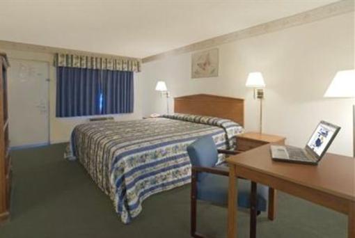 фото отеля Americas Best Value Inn Corona