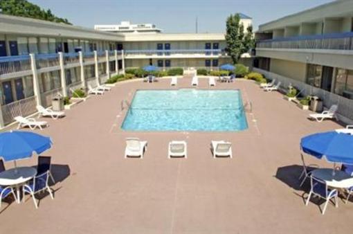 фото отеля Trade Winds Central Inn