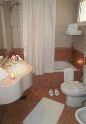 фото отеля Al Deyafa Hotel Apartments 3