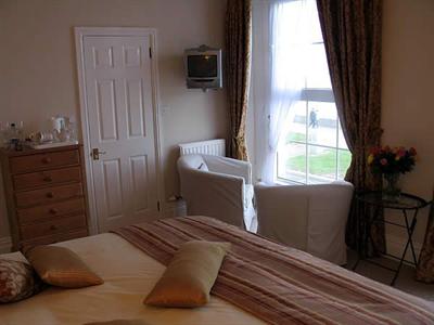 фото отеля Tides Reach Guest House