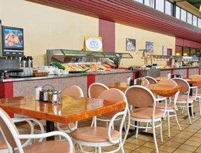 фото отеля Super 8 Edmonton West