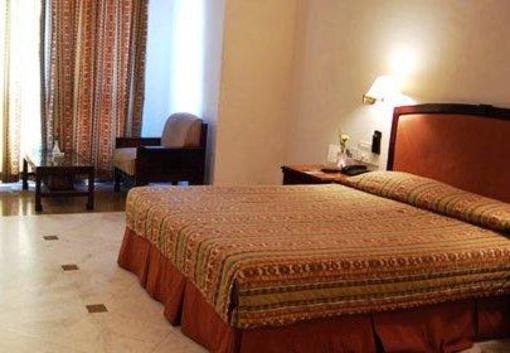 фото отеля Aadithya Hotel