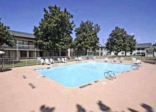 фото отеля Econo Lodge & Suites Greensboro (North Carolina)