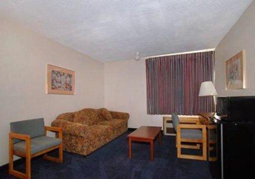 фото отеля Econo Lodge & Suites Greensboro (North Carolina)