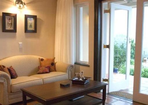 фото отеля Hilltop Country Lodge