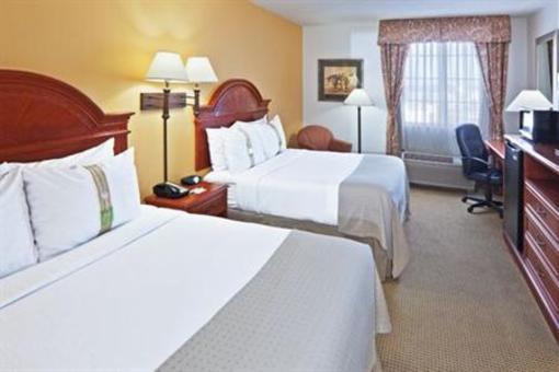 фото отеля Holiday Inn Wichita Downtown