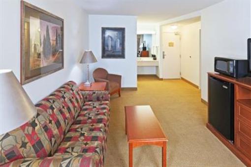 фото отеля Holiday Inn Wichita Downtown