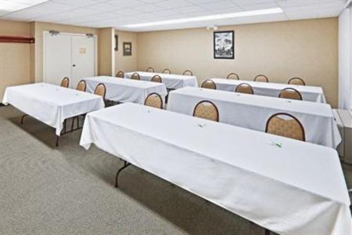 фото отеля Holiday Inn Wichita Downtown