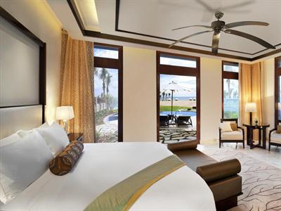 фото отеля The St. Regis Sanya Yalong Bay Resort