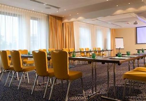 фото отеля Courtyard by Marriott Vienna Messe