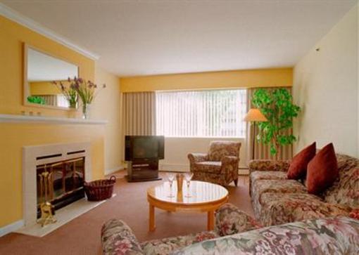 фото отеля Rosellen Suites At Stanley Park