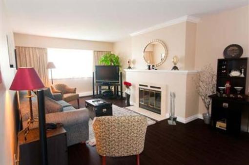 фото отеля Rosellen Suites At Stanley Park