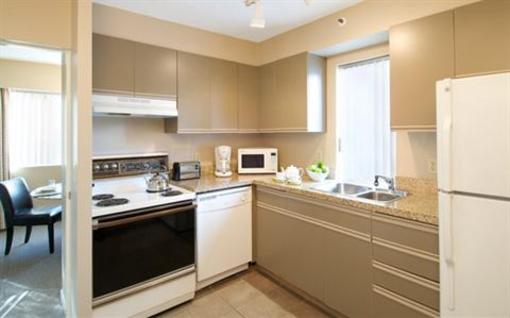 фото отеля Rosellen Suites At Stanley Park