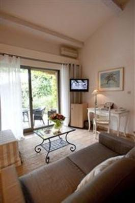 фото отеля Relais Cantemerle