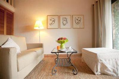 фото отеля Relais Cantemerle