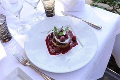 фото отеля Relais Cantemerle
